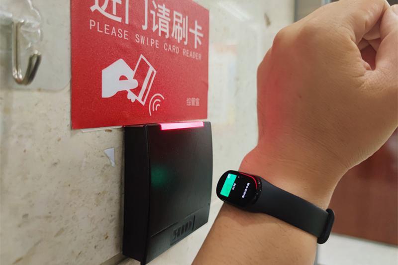 小米手环屏幕暗怎么调（小米手环2的客服联系方式）