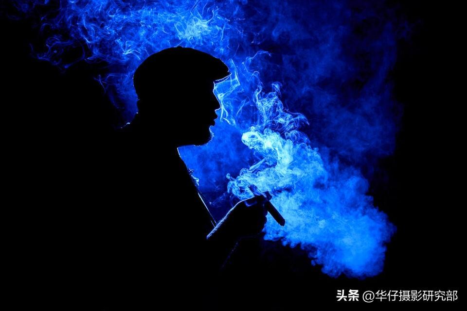 相机闪光灯怎么开（相机打开闪光灯）